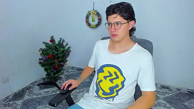 Snapshot of patrik_027 chatting on 12.18.24 patrik 027 online show from 12.18.24