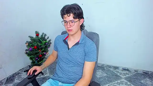 Snapshot of patrik_027 chatting on 12.22.24 patrik 027 online show from 12.22.24