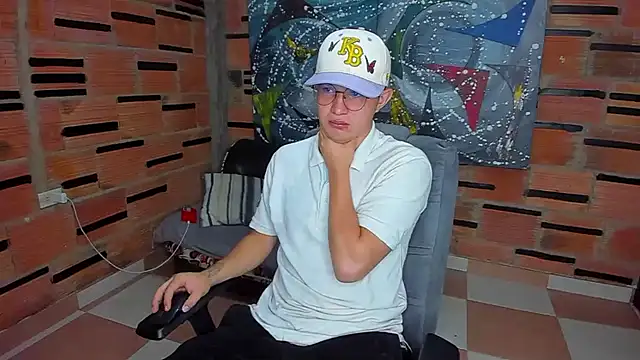 Snapshot of patrik_027 chatting on 02.11.25 patrik 027 online show from 02.11.25