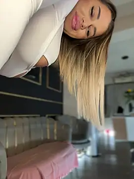 KirstieVegas online show from 01.12.25