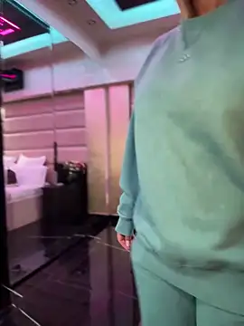 KirstieVegas online show from 02.15.25