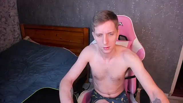 Snapshot of DavidAndSophie chatting on 01.11.25 DavidAndSophie online show from 01.11.25