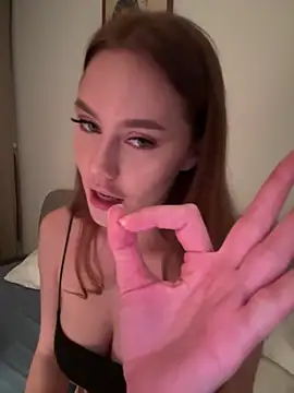 Snapshot of Meow_Sophie chatting on 09.21.25 Meow Sophie online show from 09.21.25