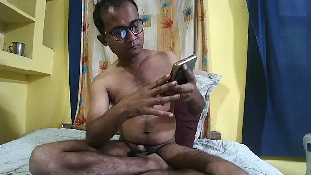 Snapshot of Cute_boy2000 chatting on 12.20.24 Cute boy2000 online show from 12.20.24