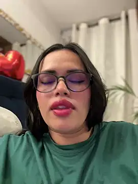 Snapshot of andra_rose chatting on 02.05.25 andra rose online show from 02.05.25