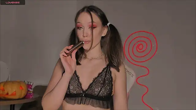 Amelia Lein online show from 10.31.25