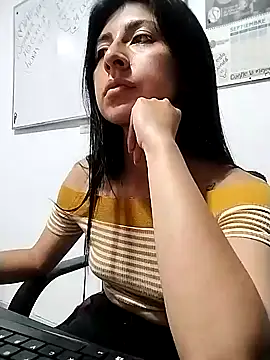 Snapshot of EmmaWilliamss chatting on 12.03.24 EmmaWilliamss online show from 12.03.24