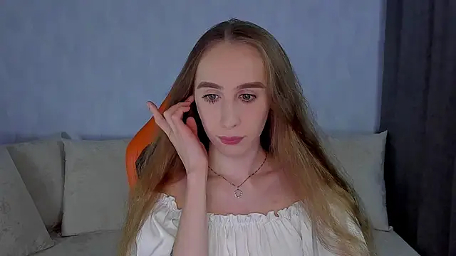 Snapshot of _mira_cle_ chatting on 10.27.25  mira cle  online show from 10.27.25