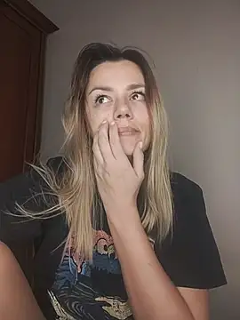 KrissSexi online show from 11.28.25