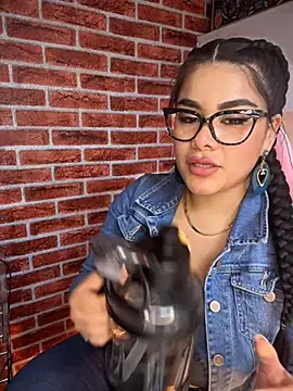 Snapshot of Insane_Issa chatting on 12.30.24 Insane Issa online show from 12.30.24