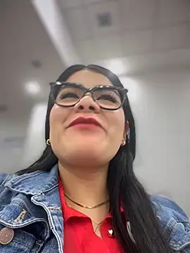 Snapshot of Insane_Issa chatting on 01.31.25 Insane Issa online show from 01.31.25