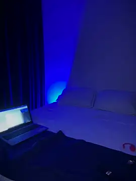 Snapshot of Insane_Issa chatting on 03.09.25 Insane Issa online show from 03.09.25