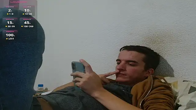 Snapshot of Tombgy07 chatting on 09.29.25 Tombgy07 online show from 09.29.25