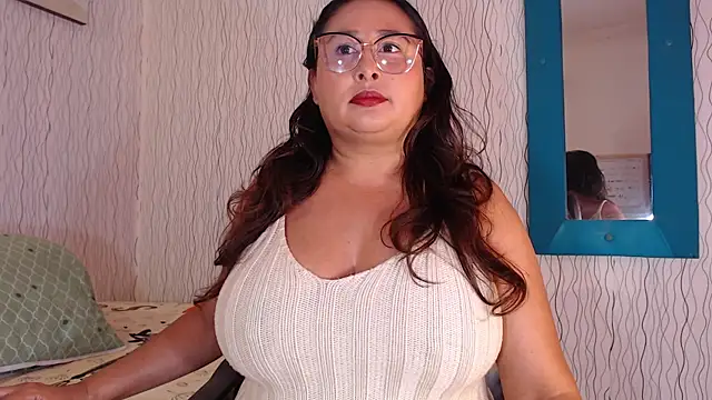 Snapshot of NadiaWhite chatting on 09.10.25 NadiaWhite online show from 09.10.25