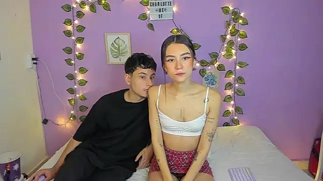 Snapshot of charlottte_queen chatting on 03.14.25 charlottte queen online show from 03.14.25