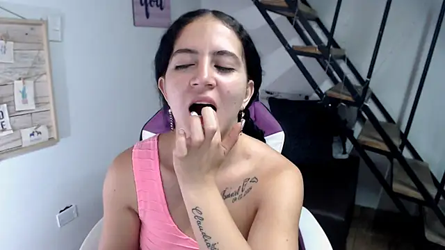Snapshot of samantha_baby_ chatting on 10.07.25 samantha baby online show from 10.07.25