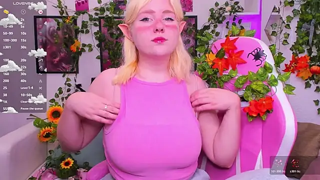 Snapshot of art_lovee chatting on 11.02.25 art lovee online show from 11.02.25