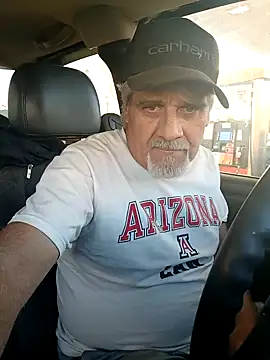 Snapshot of TTolbert chatting on 01.12.25 TTolbert online show from 01.12.25