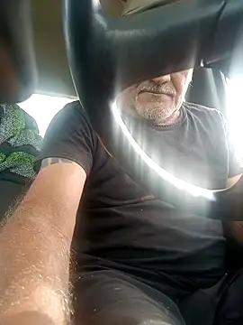 Snapshot of TTolbert chatting on 11.03.25 TTolbert online show from 11.03.25