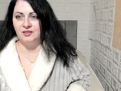 Snapshot of Lillian2 chatting on 02.22.25 Lillian2 online show from 02.22.25