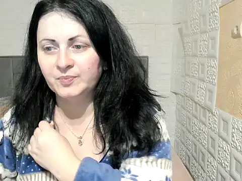 Snapshot of Lillian2 chatting on 03.10.25 Lillian2 online show from 03.10.25