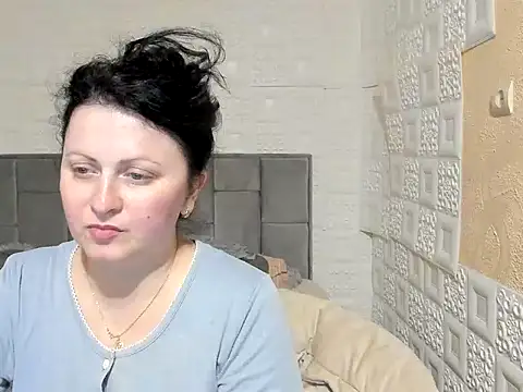 Snapshot of Lillian2 chatting on 03.14.25 Lillian2 online show from 03.14.25