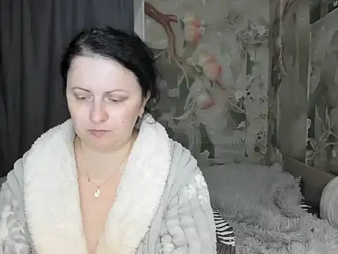 Snapshot of Lillian2 chatting on 10.11.25 Lillian2 online show from 10.11.25