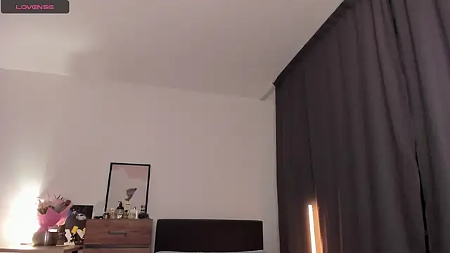 Snapshot of Alice_Dias chatting on 02.19.25 Alice Dias online show from 02.19.25