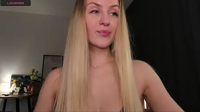 Snapshot of Alice_Dias chatting on 03.14.25 Alice Dias online show from 03.14.25