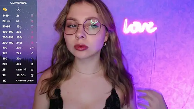 Snapshot of Leah_Reed chatting on 02.20.25 Leah Reed online show from 02.20.25