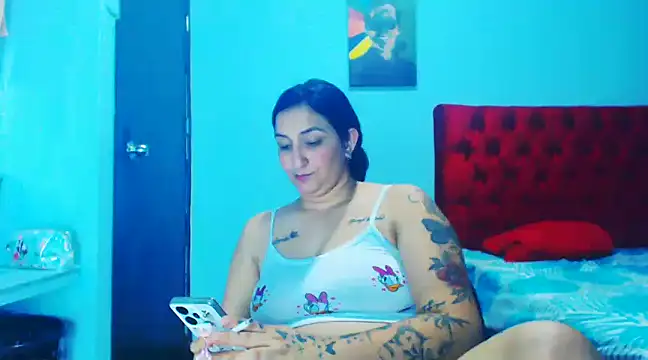 Snapshot of liz_dirty chatting on 12.09.24 liz dirty online show from 12.09.24