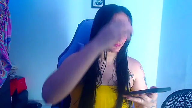 Snapshot of liz_dirty chatting on 10.18.25 liz dirty online show from 10.18.25