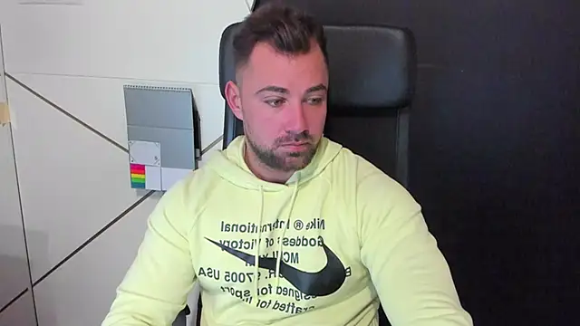 Snapshot of DuncanStone chatting on 02.05.25 DuncanStone online show from 02.05.25