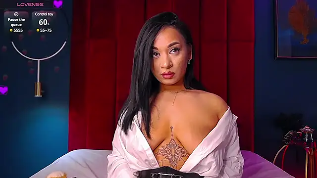 Snapshot of MadyLuxxx chatting on 03.22.25 MadyLuxxx online show from 03.22.25
