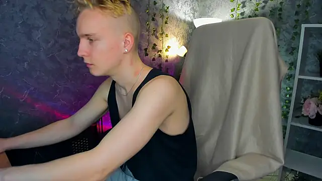 Snapshot of AlexxSweet chatting on 12.29.24 AlexxSweet online show from 12.29.24