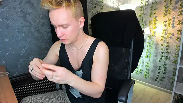 Snapshot of AlexxSweet chatting on 01.17.25 AlexxSweet online show from 01.17.25