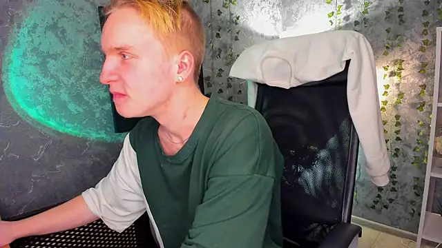 Snapshot of AlexxSweet chatting on 01.25.25 AlexxSweet online show from 01.25.25