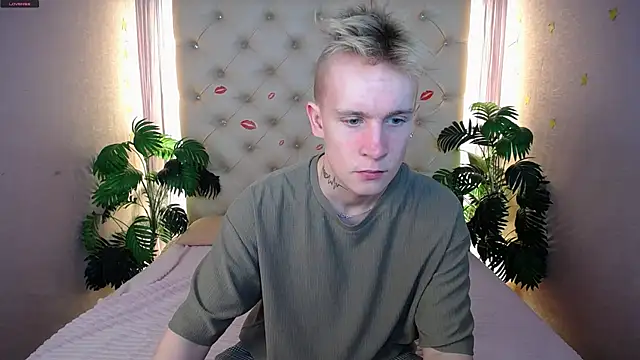 Snapshot of AlexxSweet chatting on 03.10.25 AlexxSweet online show from 03.10.25