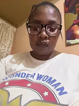 Snapshot of ZOQULUx chatting on 12.19.24 ZOQULUx online show from 12.19.24