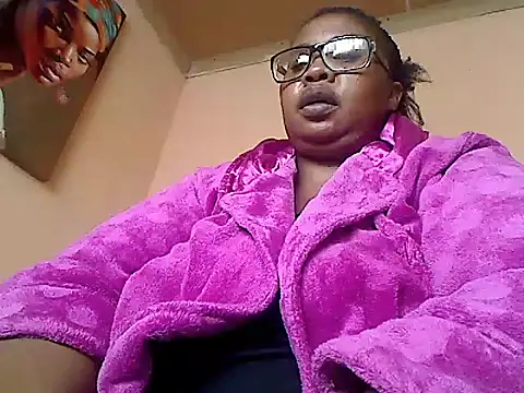 Snapshot of ZOQULUx chatting on 12.23.24 ZOQULUx online show from 12.23.24