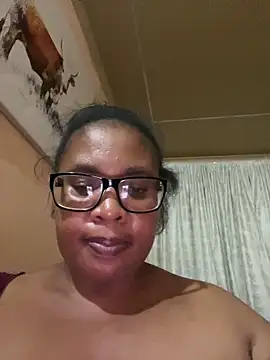 Snapshot of ZOQULUx chatting on 12.30.24 ZOQULUx online show from 12.30.24