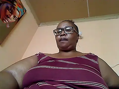 Snapshot of ZOQULUx chatting on 01.10.25 ZOQULUx online show from 01.10.25