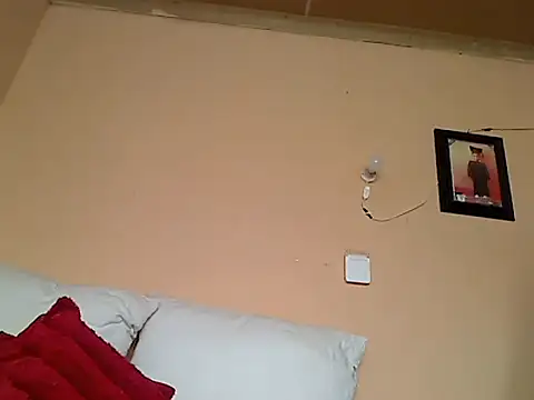 Snapshot of ZOQULUx chatting on 02.16.25 ZOQULUx online show from 02.16.25