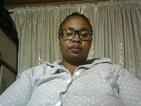 Snapshot of ZOQULUx chatting on 03.17.25 ZOQULUx online show from 03.17.25