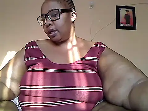 Snapshot of ZOQULUx chatting on 09.12.25 ZOQULUx online show from 09.12.25