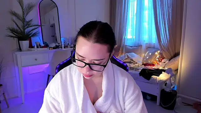 VixenMia online show from 02.25.25