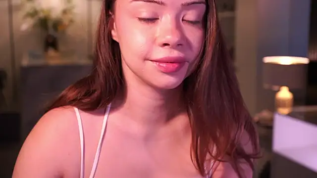 VixenMia online show from 11.28.25