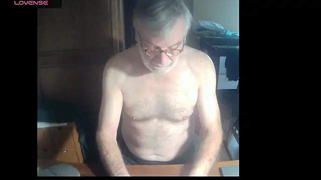 Snapshot of terrybare chatting on 01.20.25 terrybare online show from 01.20.25