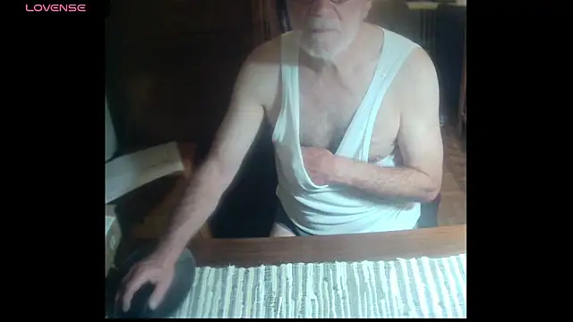 Snapshot of terrybare chatting on 03.12.25 terrybare online show from 03.12.25