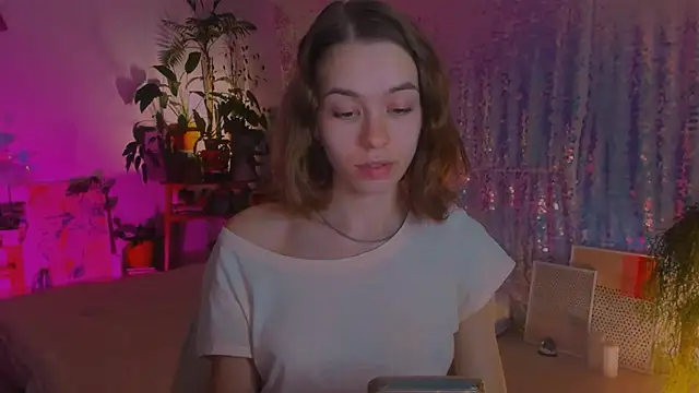 Snapshot of poli__ chatting on 12.16.24 poli   online show from 12.16.24